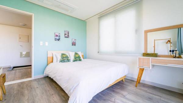 Jeju Byeoleuldameunbaramarae Pension