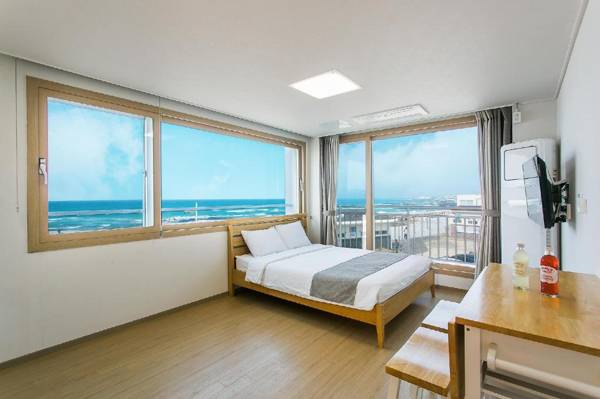 Jeju Kwakjigillgaon Pension