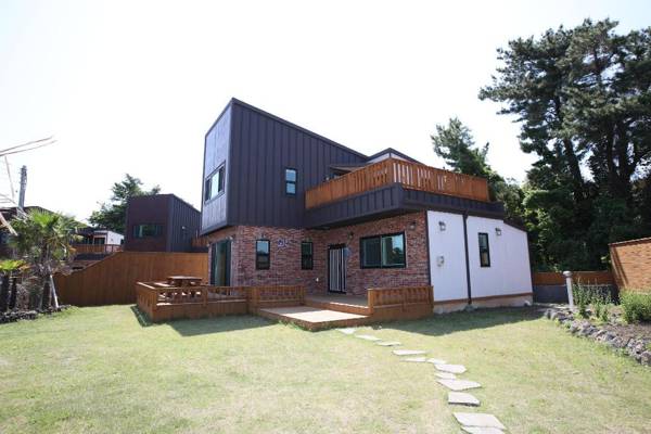 Seongsan Family House