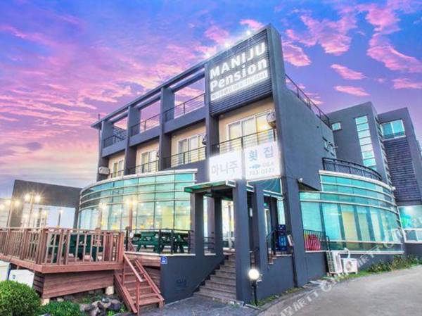 Maniju Pension