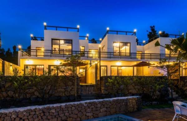 Seogwipo Who House Pool Villa