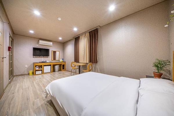 Seogwipo (Seongsan) Beach Hotel