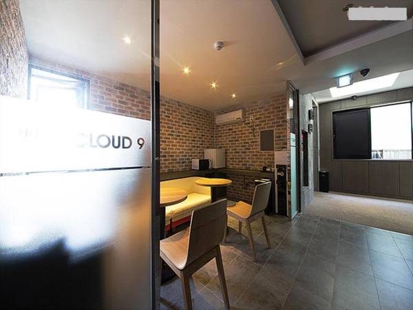 Cloud 9 Hotel