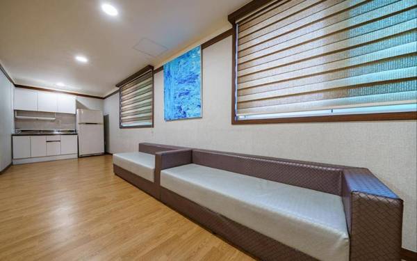 The Beach Hotel Pension Busan JS