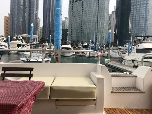 Sea and Yacht (Busan Haeundae yacht stay)