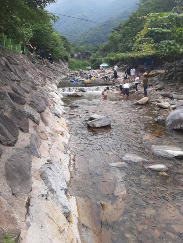 People with good mountains