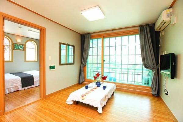 Gyeongju Lakeside Waltz Pension