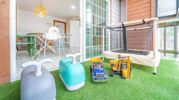 Ganghwa Sandelbada Kids Gajok Pension