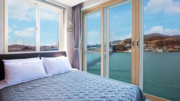 Yeosu Janggundo Island Pension