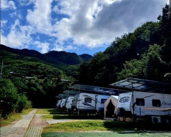 Pocheon Glamping and Caravan
