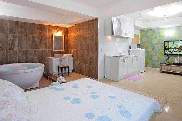 Yang Yang Maldiv Pension