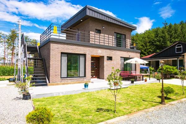 Yangyang Suite House Dokchae Pension