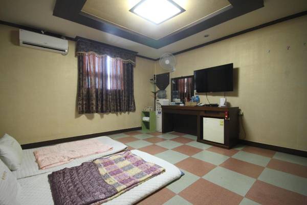 Changnyeong Namji Love Holic