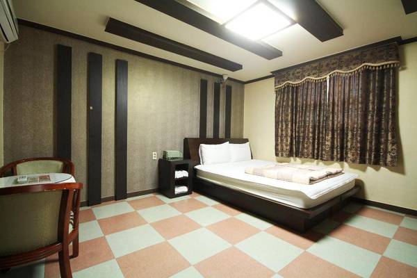 Changnyeong Namji Love Holic