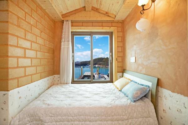 Tongyoung Blue House Spa Pension