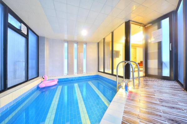 Moongyeong the-most pool villa