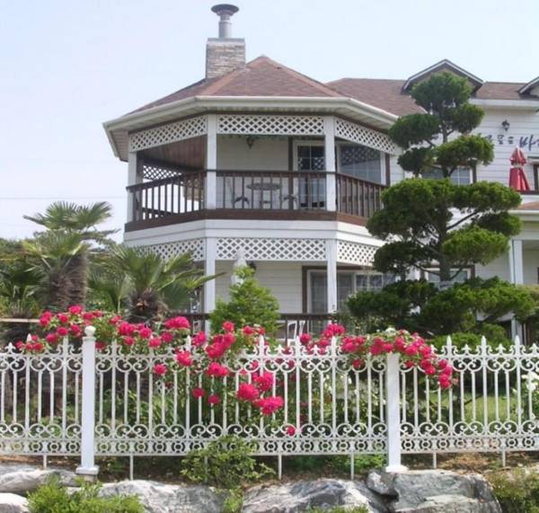 Taean (Anmyeondo) Sun-lit Ocean Pension