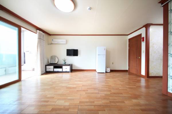 Taean (Anmyeondo) Solmoe Maeul Pension