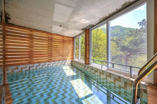 Harbor House poolvilla couple