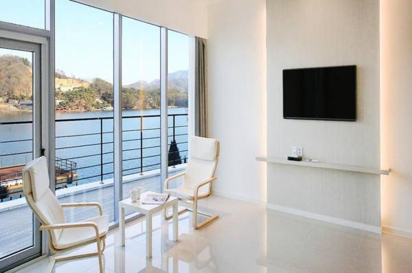 Gapyeong White Cube 24 Spa Pension