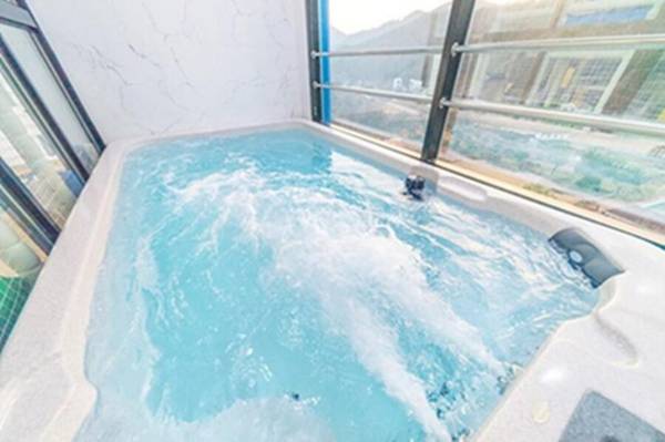 Gapyeong Mountain High Kids Poolvilla