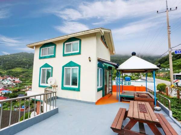 Tongyeong Tiberias Pension