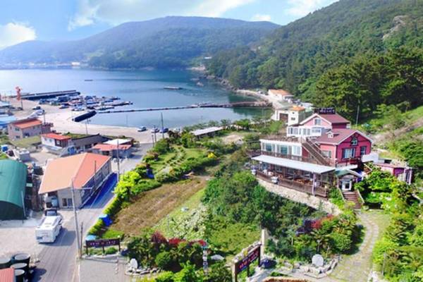 Tongyeong Sea and Poet Pension