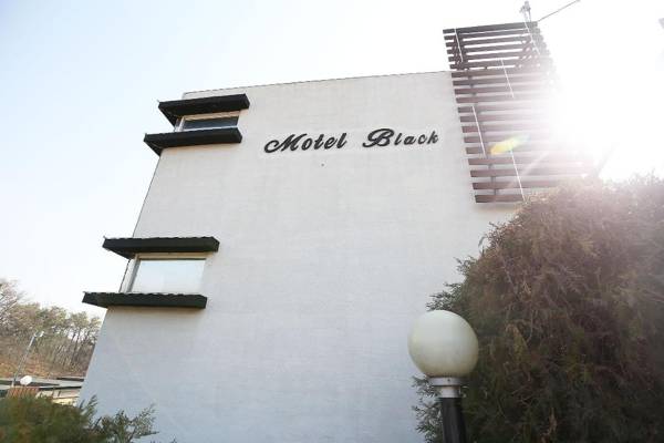 Eumseong Black and White