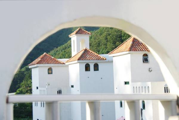 Chuncheon see and black pension