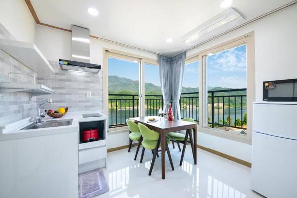 Nami Island Pig Dream Spa Pension