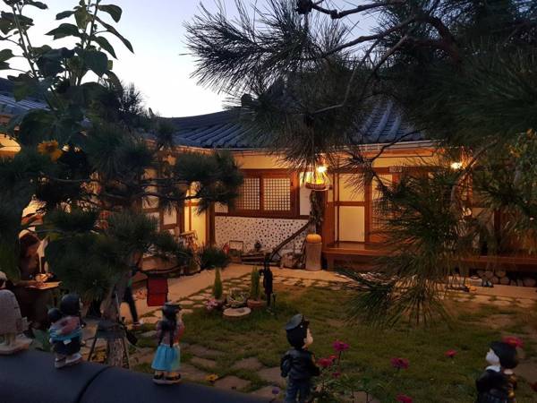 Hanulgiwa Hanok Stay