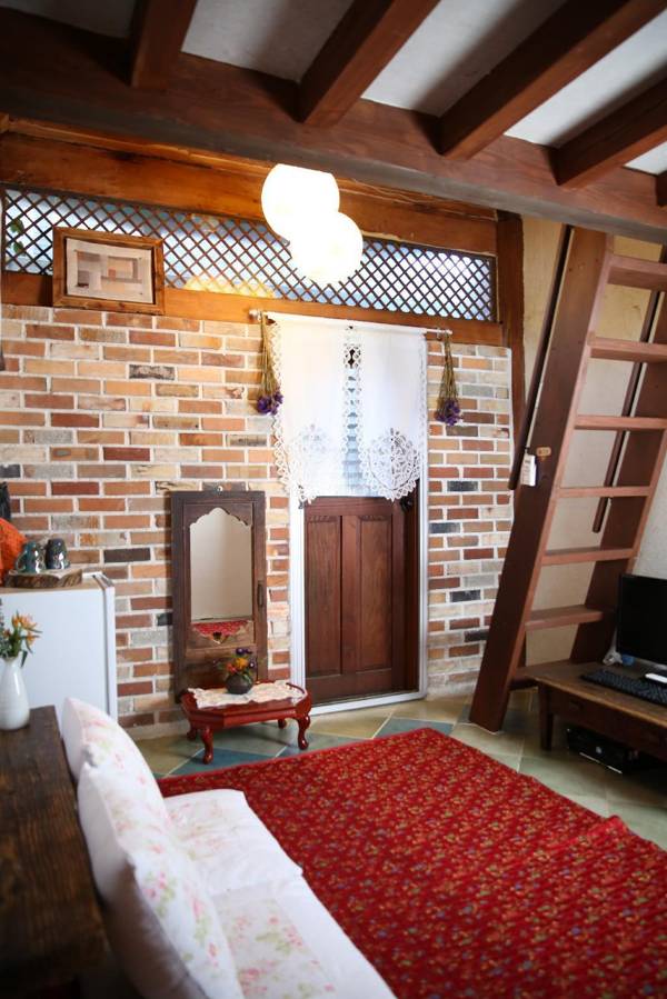 Gyodong Salrae Guesthouse