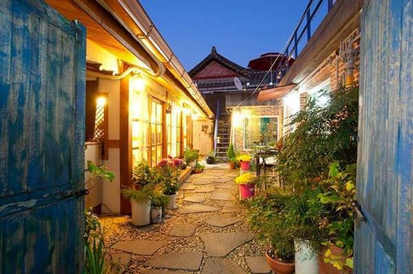 Jeonju Bodhi Tree Embroidery Story Hanok