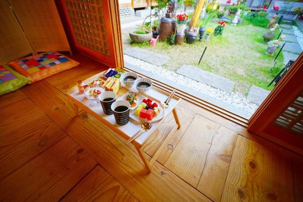 Jeonju Hanok Maeul Sarang Namu Hanok Pension