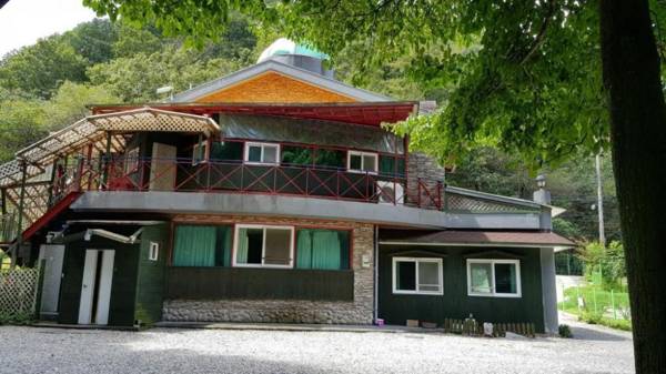 A small house in the forest of Jangtaesa