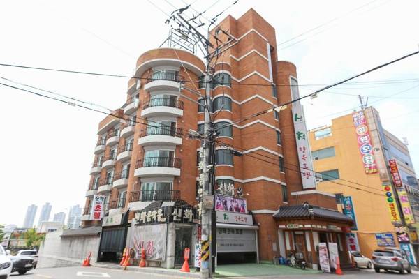 Jeonju Sanchaek Hanok Hotel