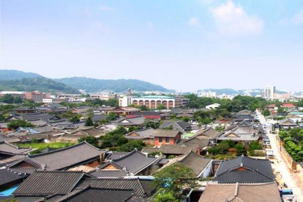 Jeonju Hanok village Under Mountain Pension