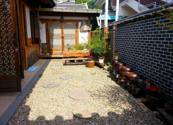 Jeonju Hanok Maeul Hongran Mideok Hanok