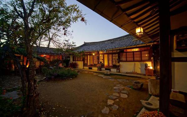 Jeonju Hanokmaeul Ihwawon Gotek