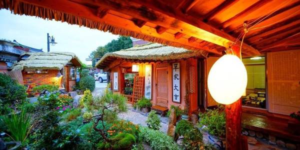 Jeonju Namugeuneul and Geunsoonae Chogajip