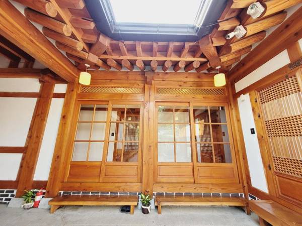 Jeonju Hanok Maeul Deoksugoong