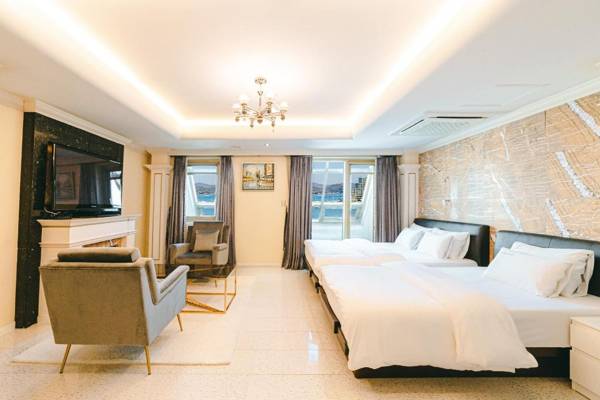 Tongyeong Gallery Hotel