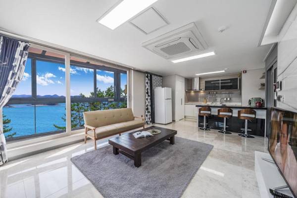 Tongyoung Sagaejeol Pension