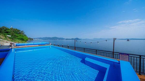 Blue and white pension