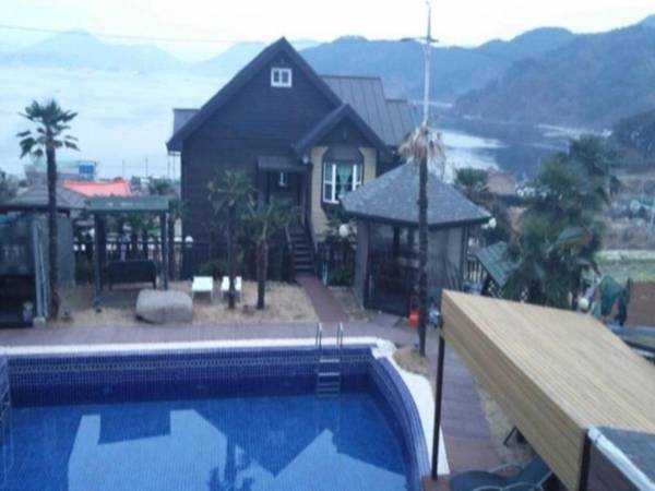 Gajodo Fullhouse Pension