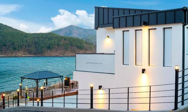 Geojae Uon Poolvilla Pension