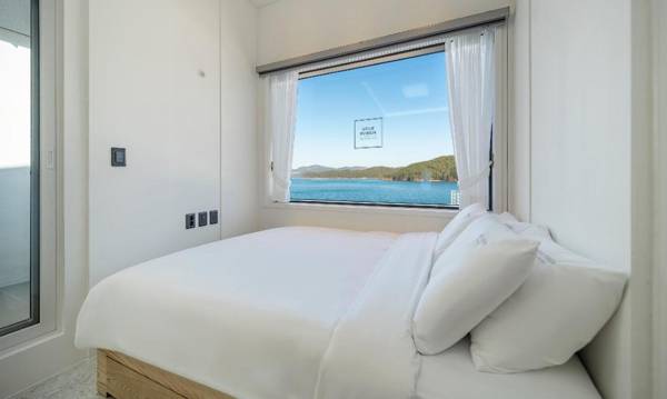 Geojae Uon Poolvilla Pension