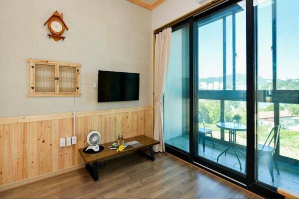 Yeosu Chunghong Pension