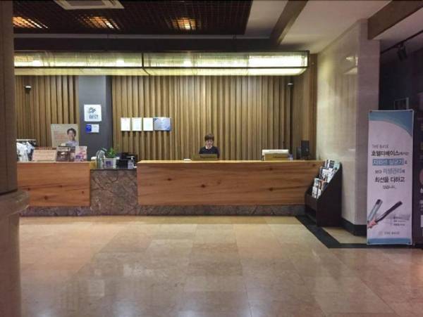 Hotel The Base