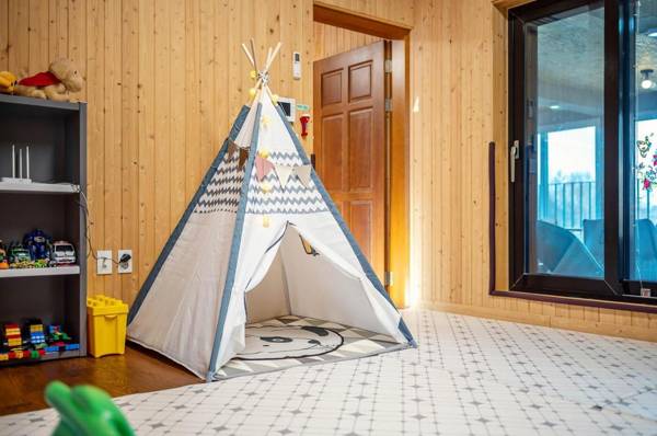 Four Seaon Kids Pension